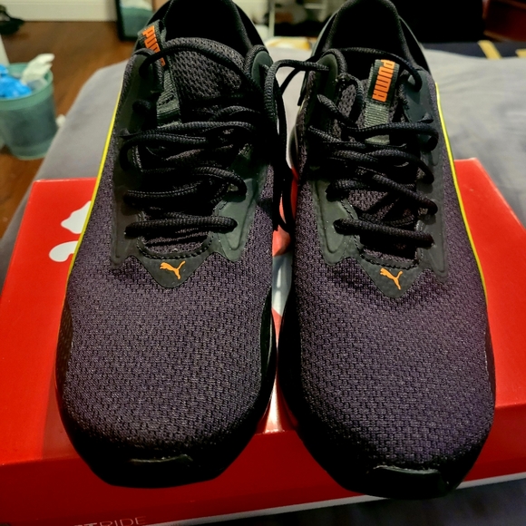 Mens Puma sneakers - Picture 2 of 3